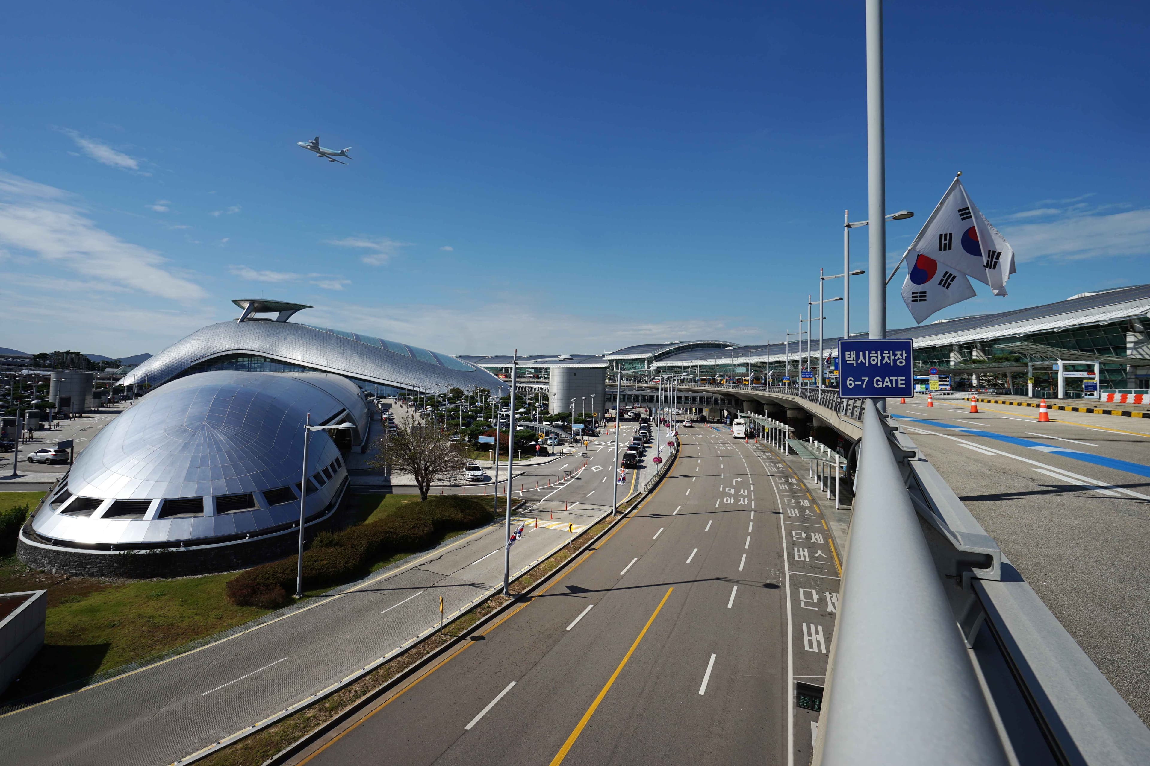 Incheon International Airport terminal and taxi/bus pickup